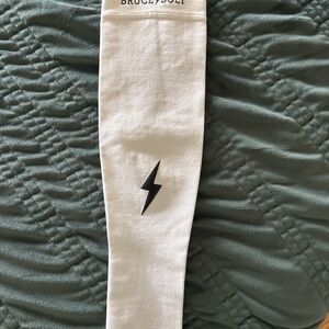 BRUCE Bolt men’s size small arm sleeve for baseball